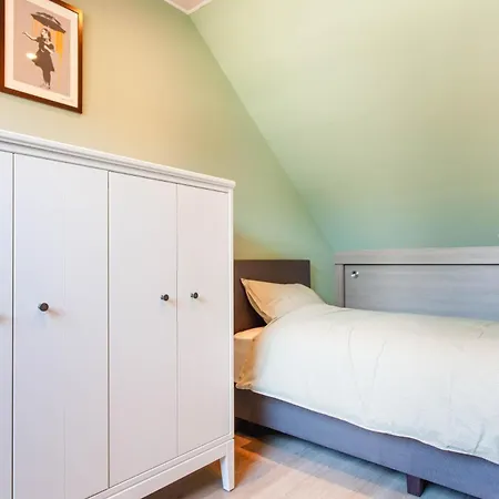 Tin Tin A La Near With Garden