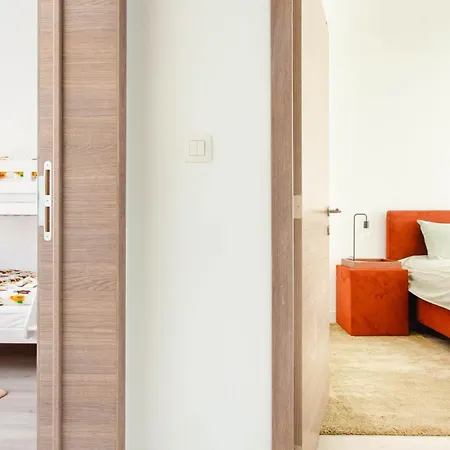 Feriehus Tin Tin A La Near With Garden Oostende